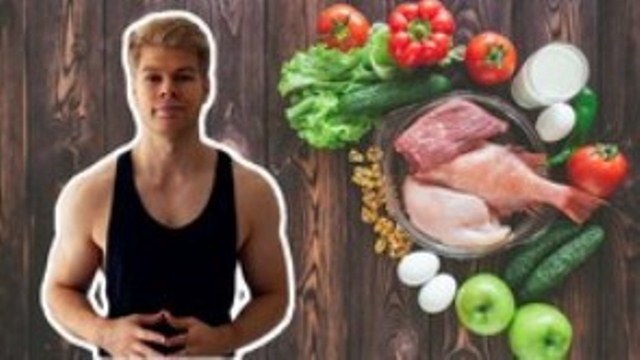 Fit man standing next to raw healthy food as example of wellness